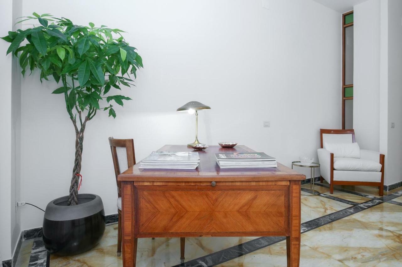Starhost - Golden Suite ซาแลร์โน ภายนอก รูปภาพ