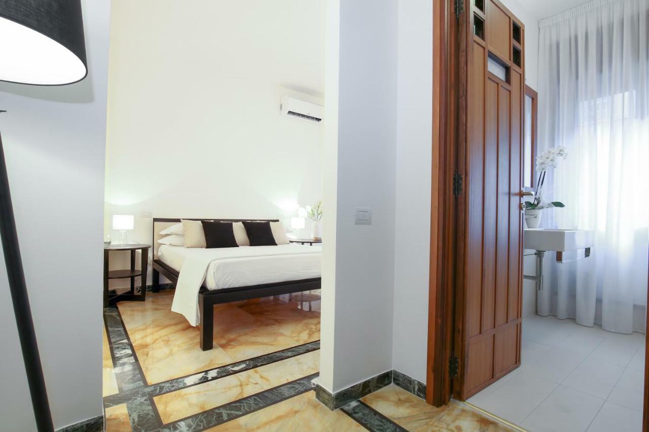 Starhost - Golden Suite ซาแลร์โน ภายนอก รูปภาพ