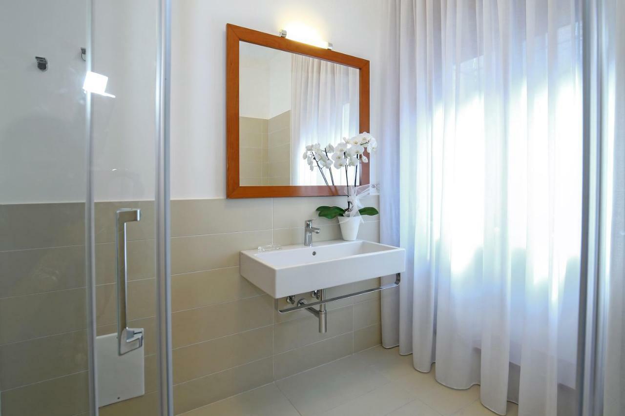 Starhost - Golden Suite ซาแลร์โน ภายนอก รูปภาพ
